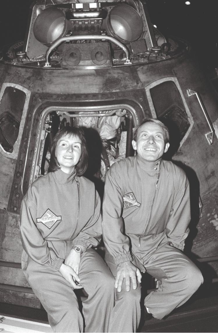 1989 Helen Sharman and fellow Briton Timothy Mace in training for the Juno Space Mission