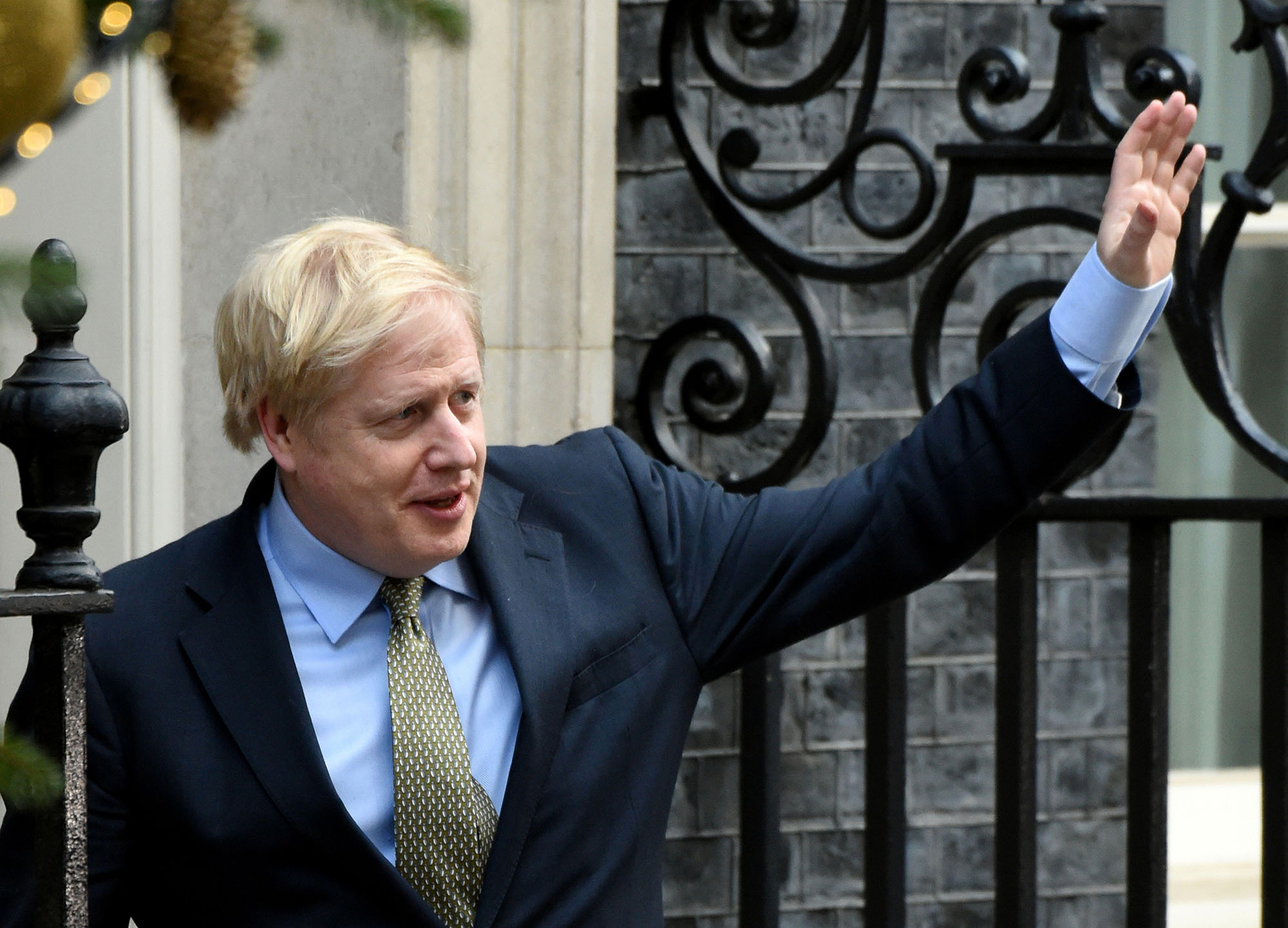 Boris Johnson waving outside no10