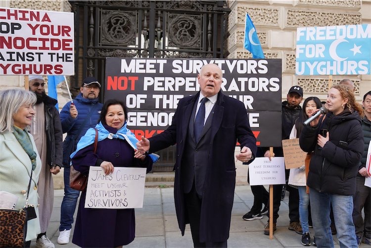 Rahima Mahmut protesting with parliamentarians